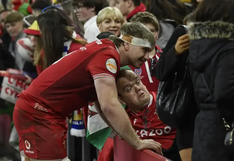 Dragons fans urged to give emotional final send off